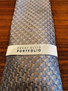 Perry Ellis Portfolio Blue and Tan Geometric Tie